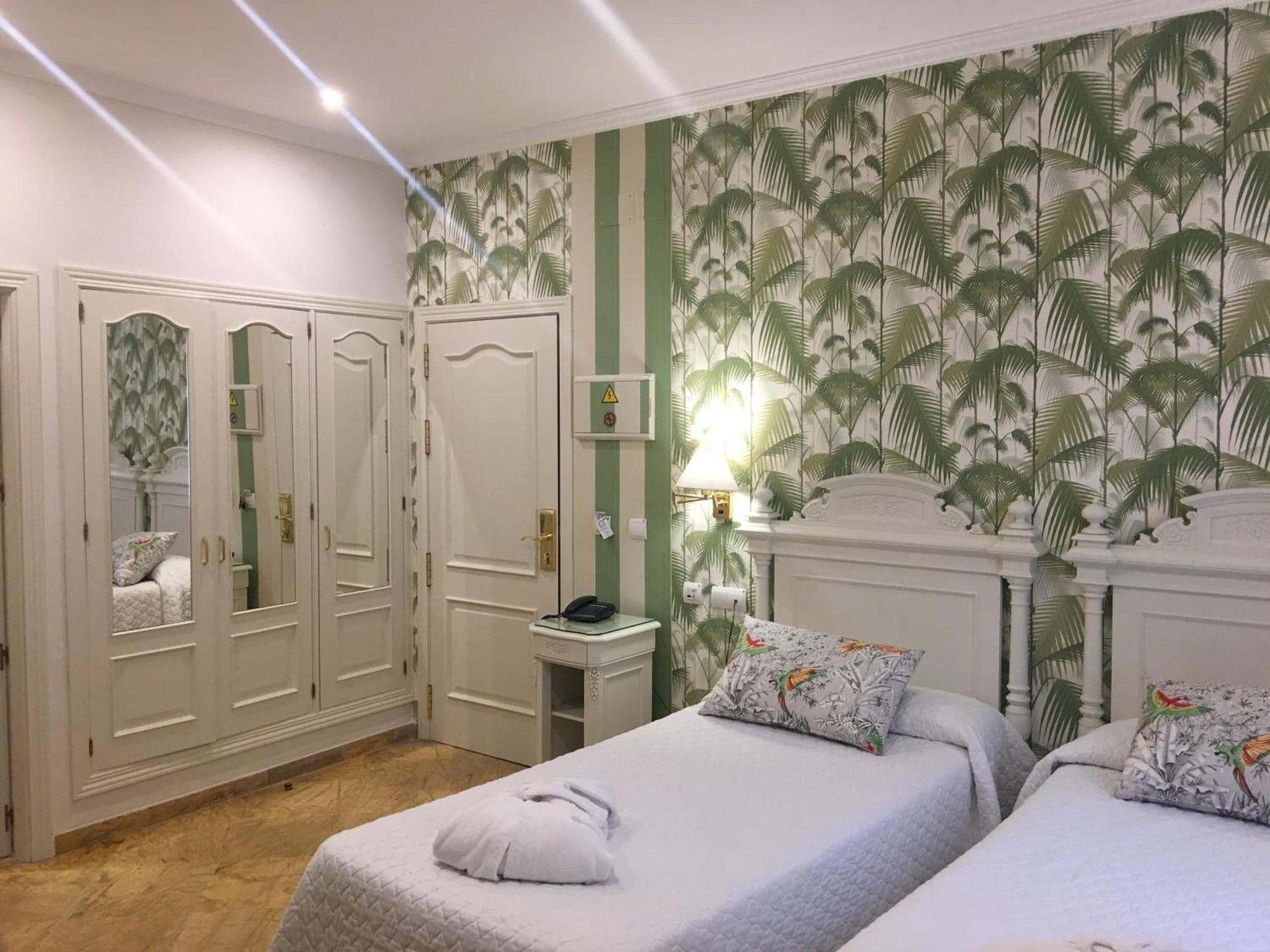 Adriano Boutique Sevilla Luaran gambar